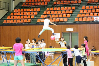 ボールをかわして