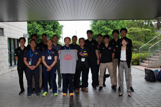 スタッフで記念撮影