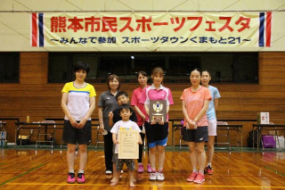 女子 優勝「砂取校区スポーツ協会バドミントンクラブ」