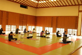 リフレッシュ ヨガ