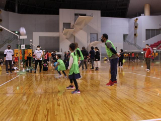 ＜ミニバレーボール子ども・大人の部＞