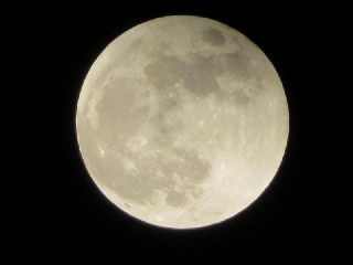 終了　満月が輝いています