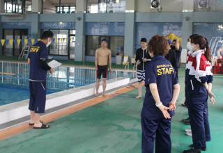 まずはプールの状況を把握し事故を未然に防ぐ。