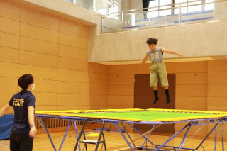 トランポリン体験の様子