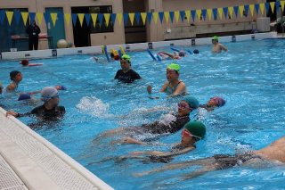 水中宝さがしの様子