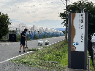 用水路の雑草もこんなに