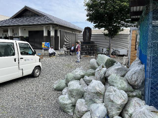 これだけのゴミや雑草が集まりました！