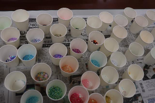 思い思いの材料を手に