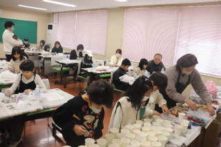 スノードーム作りの様子です