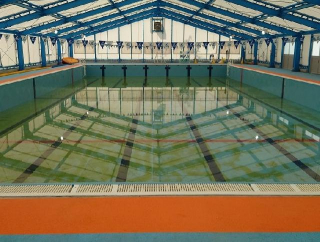 清掃前のプールの様子